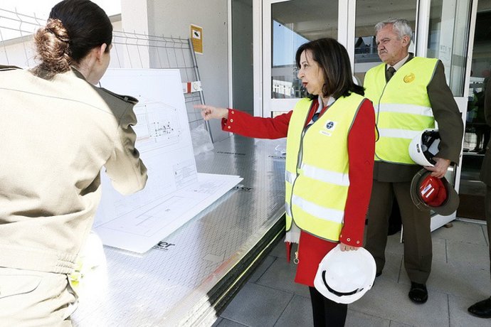 Robles visita el Centro de Seguridad Galileo, trasladado a España desde Reino Un
