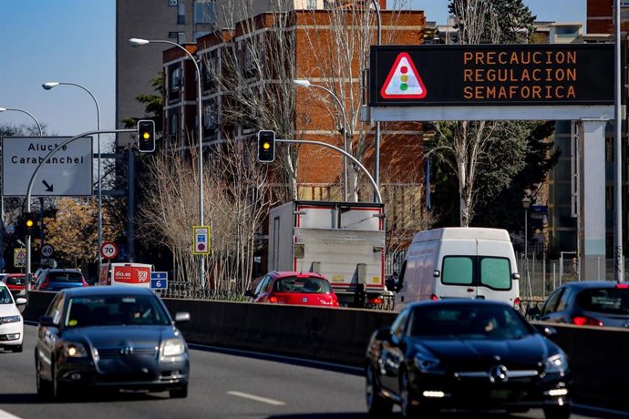 Los semáforos de la A-5 ya están en funcionamiento