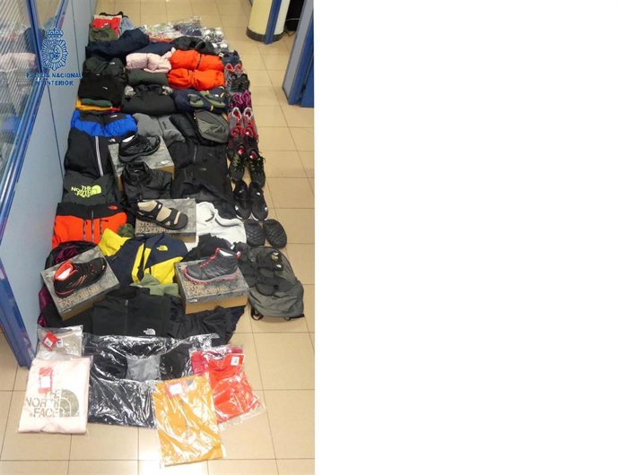 Sucesos.-Detenido un repartidor por el hurto de prendas de montaña y relojes de 