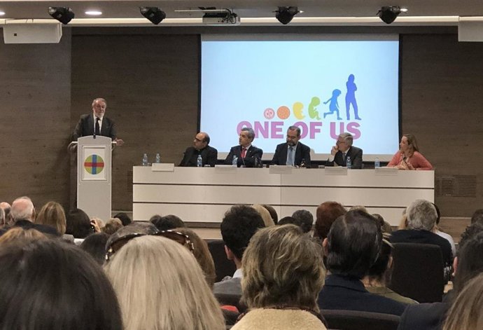 Mayor Oreja denuncia la "moda dominante" que busca "destruir los valores cristia