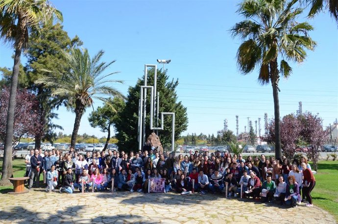 Universitarios participan con Cepsa en las jornadas de puertas abiertas de la in