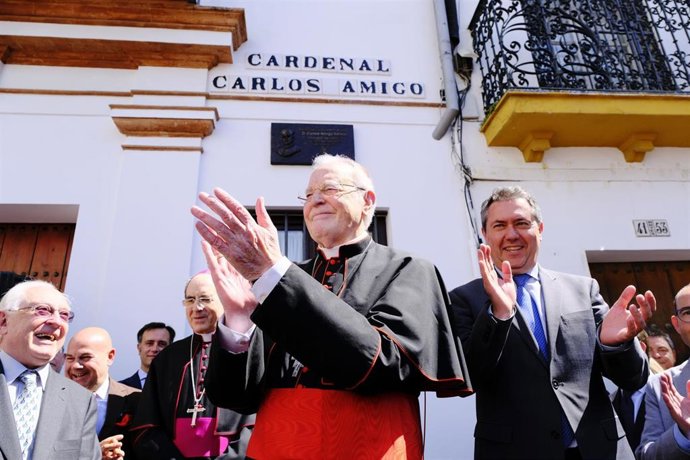 Sevilla.- Sevilla estrena calle dedicada al cardenal Amigo en el tramo de Placen