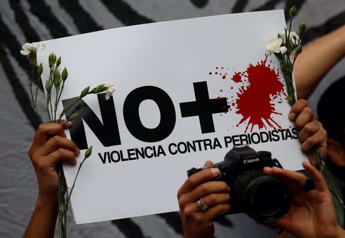 Asesinan a balazos en su domicilio al periodista mexicano Santiago Barroso