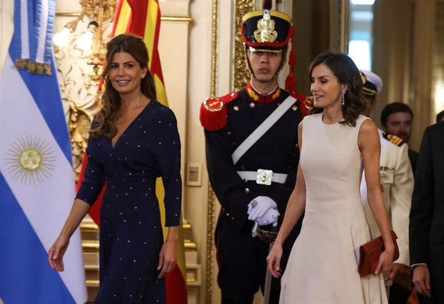 La Reina Letizia luce las "joyas de pasar" durante su viaje oficial en Argentina