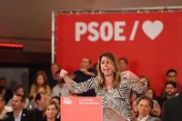 Susana Díaz (PSOE-A) asegura que "la extrema derecha" ha entrado "galopando, a caballo y no van dejar títere con cabeza"