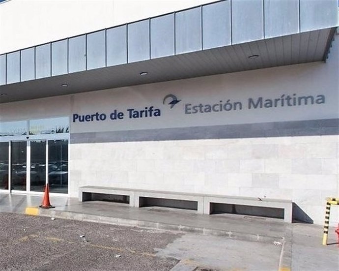 Cádiz.- El temporal de viento mantiene cerrado el puerto de Tarifa