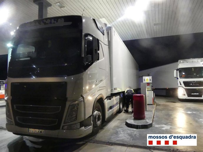 Sucesos.- Detenido un camionero por sextuplicar la alholemia y atropellar a su c