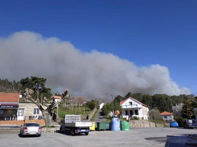 Rural.- Decretan situación 2 en el incendio de Dodro-Rianxo por cercanía a vivie