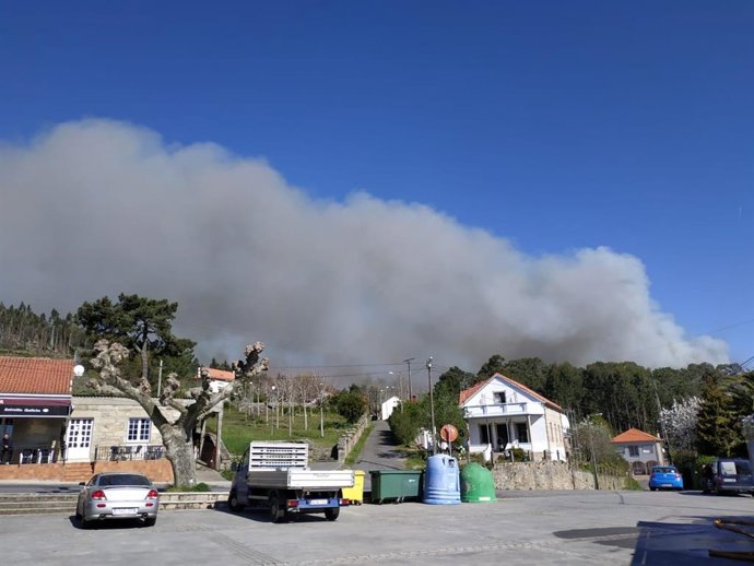 Rural.- Decretan situación 2 en el incendio de Dodro-Rianxo por cercanía a vivie