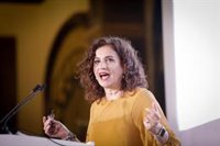 Montero ve "fundamental" que la banca contribuya a financiar instituciones que legitiman la participación democrática