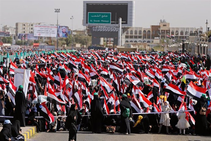 Yemen.- Decenas de miles de yemeníes se manifiestan en Saná por el cuarto aniver