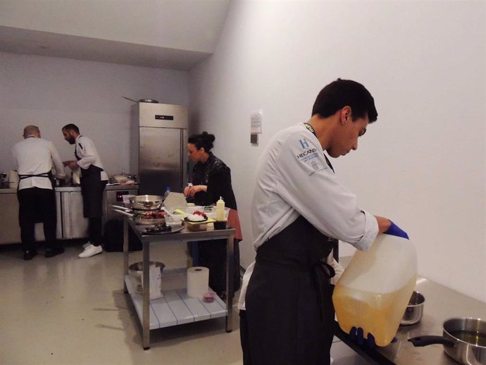 Seis alumnos de Hecansa participan como asistentes de cocina en el 'II Foro Gast