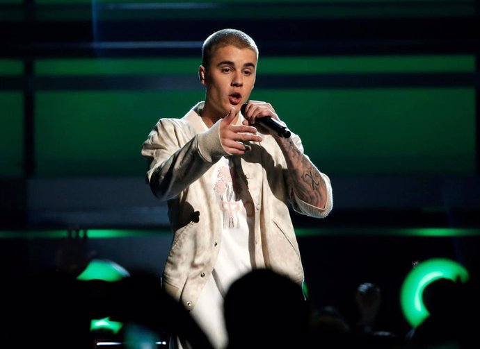 Justin Bieber performs a medley of songs at the 2016 Billboard Awards in Las Veg