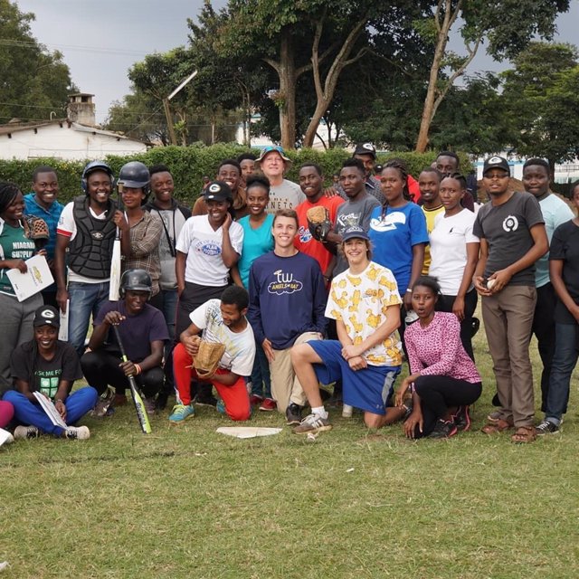 'Angels At Bat', La Organización Benéfica Que Lleva El Béisbol A África