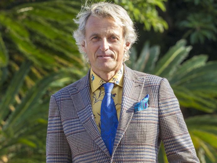 Jesús Calleja evacuado en helicóptero por un accidente