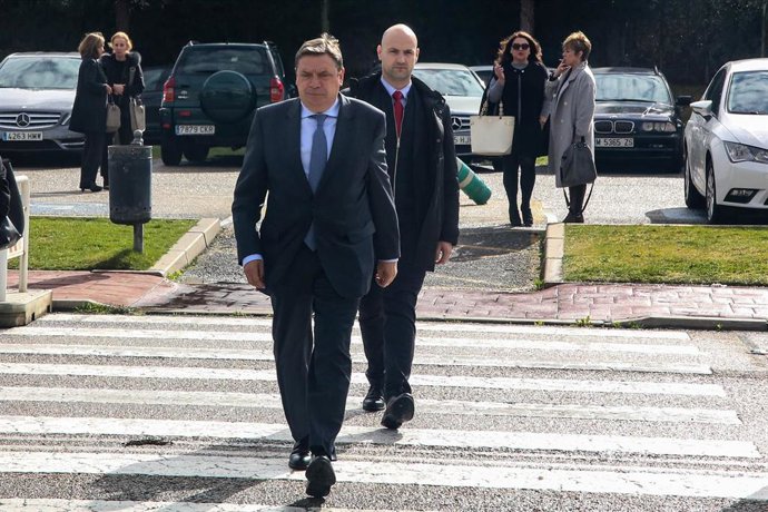 Distintos políticos visitan el Tanatorio de La Paz en Tres Cantos (Madrid) para 