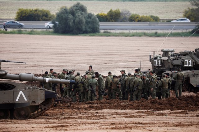 Israeli army deploys along Gaza border