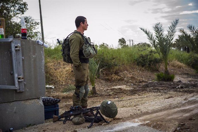Israeli army deploys along Gaza border