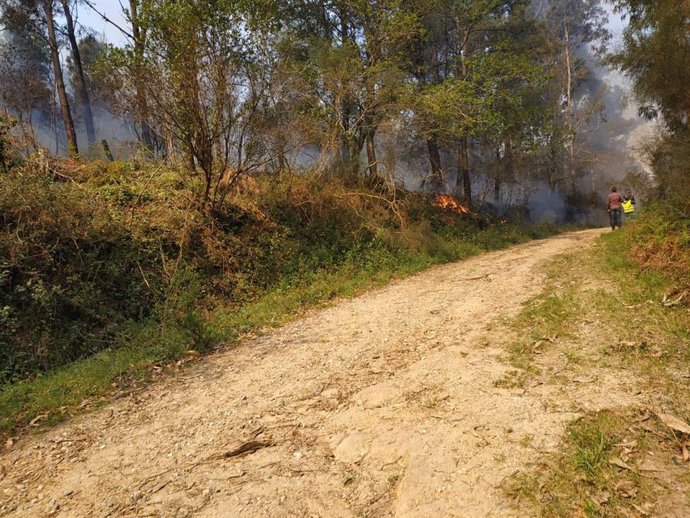 Rural.- La Xunta solicita desactivar la situación dos en el incendio de Dodro y 