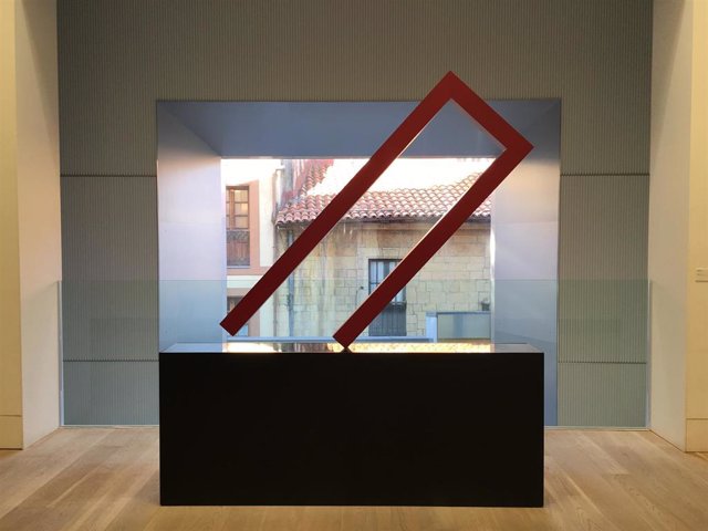 El artista Herminio dona al Museo de Bellas Artes de Asturias una de sus escultu