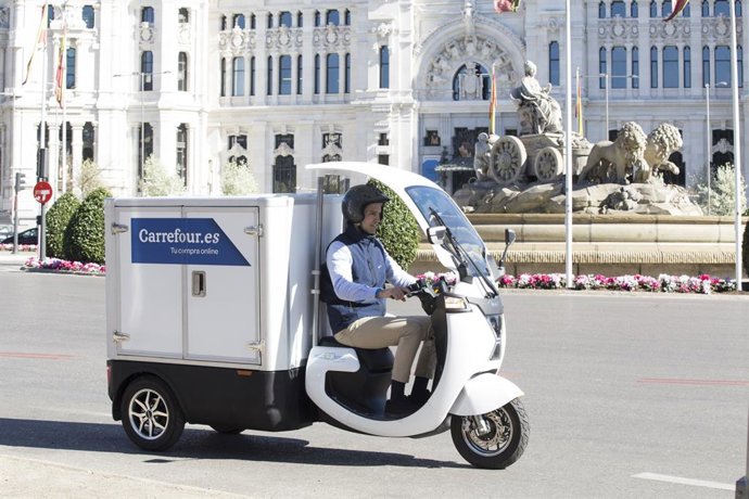 Carrefour hará las entregas urbanas de sus pedidos en Madrid con un vehículo sim