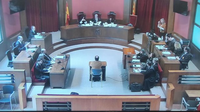 AV.- Benítez pide perdón en el juicio del caso Maristas: "Estoy profundamente ar