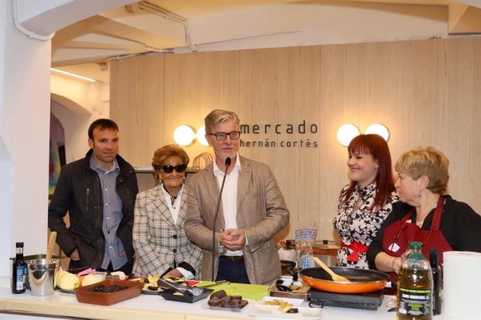 Zaragoza.- Santisteve apuesta por revitalizar los mercados de barrio para favore