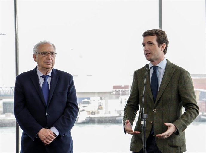 Pablo casado Visita el Puerto de Melilla.