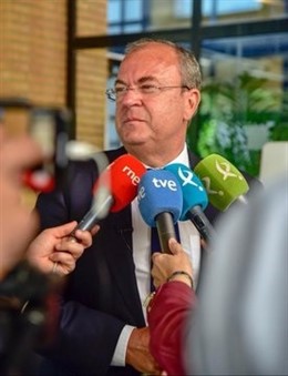 AV.- Monago tilda a Rivera de "honesto" al ofrecer al PP formar gobierno para "e