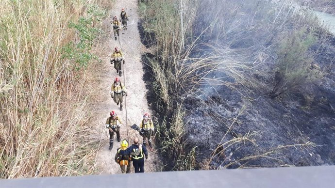 Sucesos.- Efectivos del Plan Infomur extinguen un incendio forestal declarado en