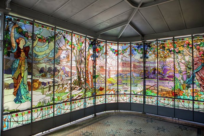 El Gobierno de Navarra restaura las vidrieras modernistas del Señorío de Bertiz