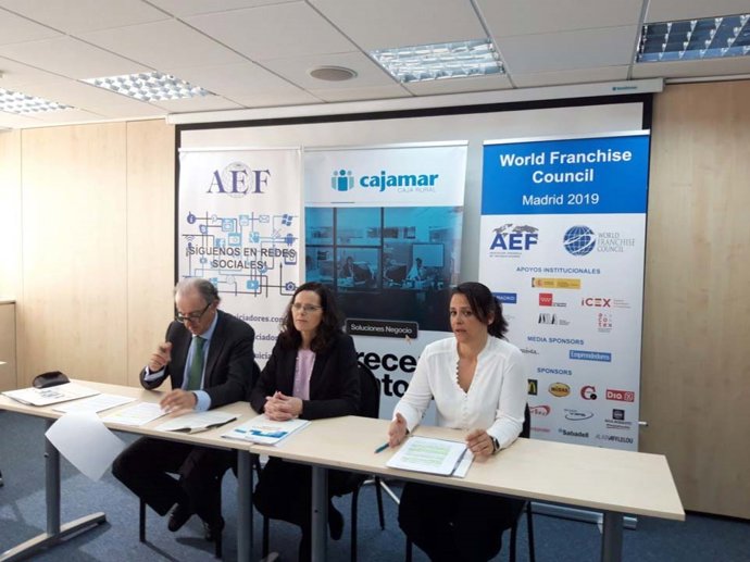 Economía.- El sistema de franquicias español lo integran 1.376 redes, un 2% más 