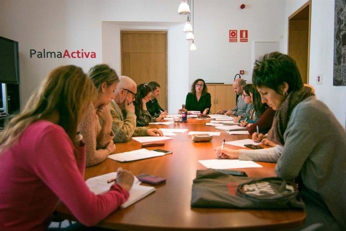 Cort ressalta el seu projecte de formació dual per a botigues en el Consell Muni