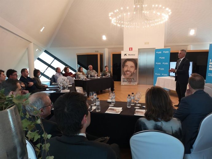 CaixaBank se reúne con 26 empresarios hoteleros de Huesca para presentar su segm