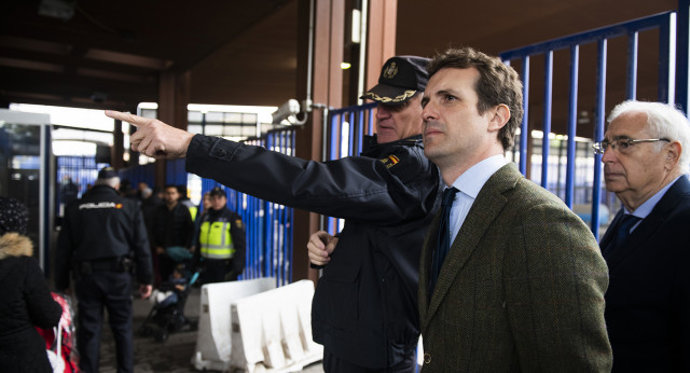 Pablo casado Visita el Puerto de Melilla.
