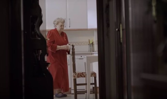 La actriz Kiti Mánver y Accem dan voz a las 800.000 mujeres mayores que viven y 