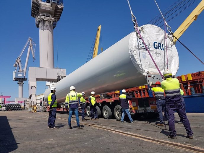 Sevilla.-Puertos.-GRI Towers arranca operativa para distribuir 24 torres eólicas