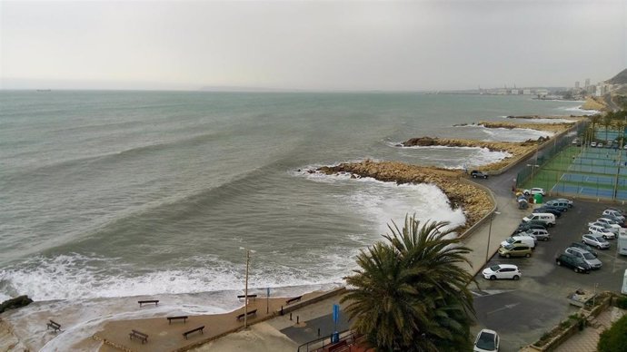 Alicante, entre las seis provincias en riesgo este jueves por oleaje