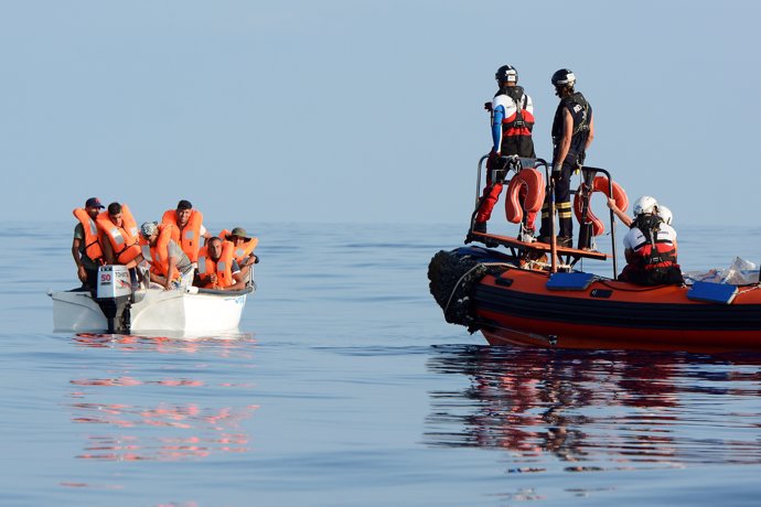 Rescate de migrantes frente a las costas de Libia