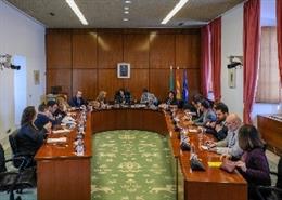 PP-A se ve obligado a cederle cupo a Vox en el próximo Pleno del Parlamento para