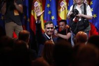 El PSOE modera su programa electoral renunciando a la España federal o al impuesto a la banca