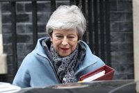 May se ofrece a dimitir para la siguiente fase del Brexit si su partido apoya el acuerdo en el Parlamento