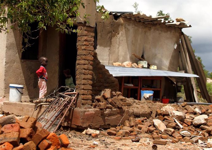 Zimbabue.- Aumenta a 139 el balance de muertos por el paso del ciclón 'Idai' en 