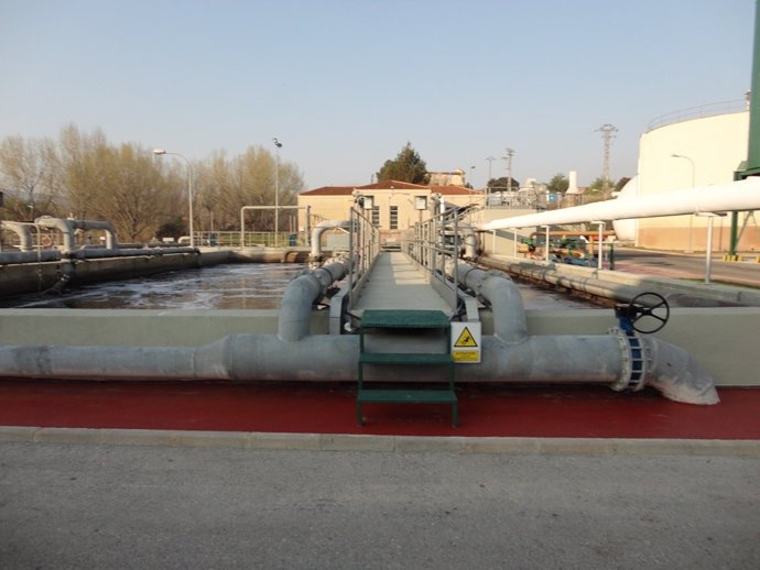 Imagen de una planta de tratamiento de aguas residuales