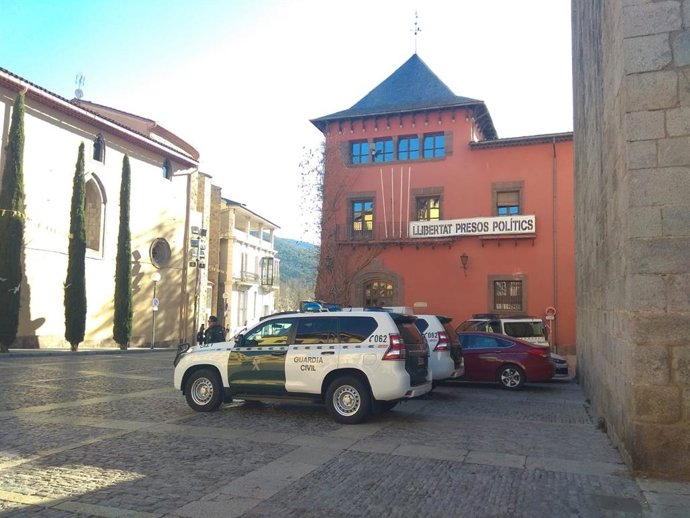 La Gurdia Civil escorcolla l'Ajuntament de la Seu d'Urgell (Lleida) i el Consel