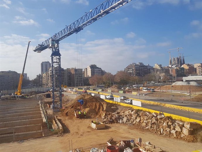 Colau haur d'indemnitzar amb uns 4 milions diverses empreses per la rescissió d