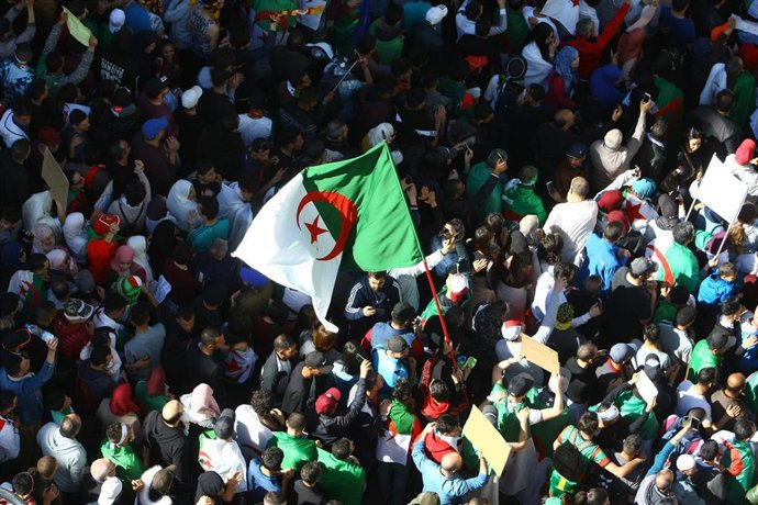 Algerians mass protest despite Bouteflika vow not to run