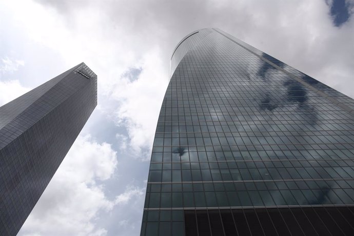 Torre Espacio, Torrespacio, edificio donde se encuentra la sede de OHL