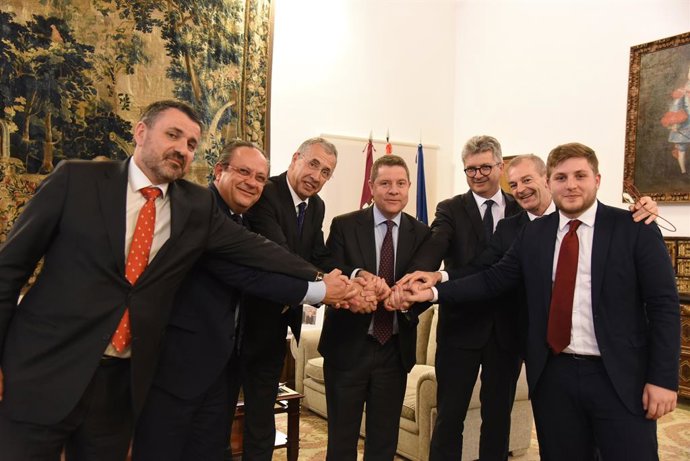 Gobierno de C-LM y Airbus Helicopters suscriben un protocolo para implantar un C