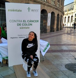 AECC saca váteres a la calle para animar al 52% de valencianos que no se hace el